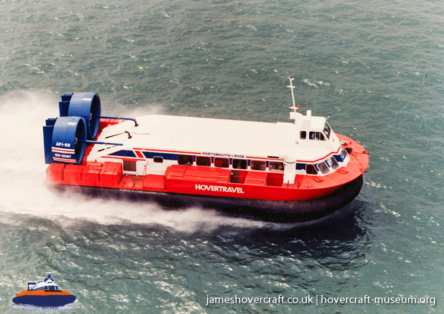 AP1-88 hovercraft on the Solent -   (The <a href='http://www.hovercraft-museum.org/' target='_blank'>Hovercraft Museum Trust</a>).